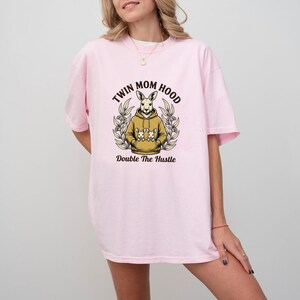 Kangaroo Sweater Shirt Mom Fauna Gift Women Distressed Tee Kangaroo T-Shirt Mother Fan Vintage Tshirt Wildlife Graphic Doodle Blossom Tshirt image 3