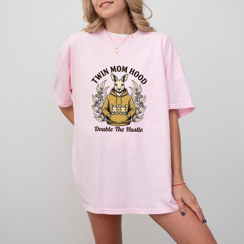 Kangaroo Sweater Shirt Mom Fauna Gift Women Distressed Tee Kangaroo T-Shirt Mother Fan Vintage Tshirt Wildlife Graphic Doodle Blossom Tshirt image 3