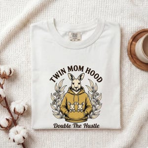 Kangaroo Sweater Shirt Mom Fauna Gift Women Distressed Tee Kangaroo T-Shirt Mother Fan Vintage Tshirt Wildlife Graphic Doodle Blossom Tshirt image 1