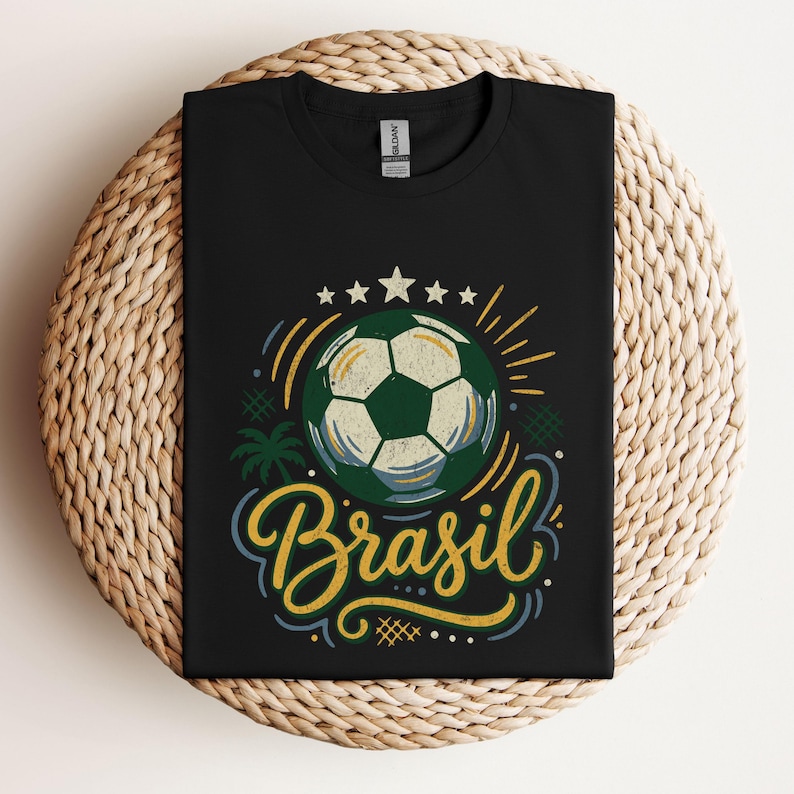 Op de afbeelding: Een set van drie keramische mokken met een gespikkelde, matte afwerking. De mokken zijn in tinten cr&egrave;me, lichtgrijs en donkergrijs. Elke mok heeft een eenvoudig, minimalistisch ontwerp, perfect voor koffie of thee.