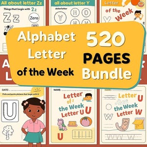 Op de afbeelding: Een digitale downloadbundel met werkbladen voor alfabetletters. De afbeelding toont kleurrijke pagina's met letters, illustraties en de tekst "Alphabet Letter of the Week Bundle" en "520 PAGES". Inclusief een omslag en een bedankpagina.