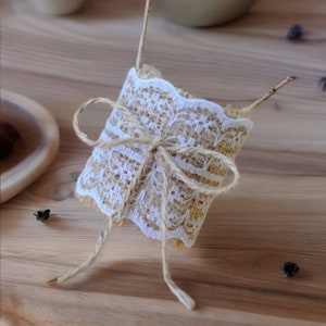 Portatovaglioli naturali, portatovagliolo di tela, anello rustico di nozze, tavolo in pizzo, matrimonio in stile vittoriano, anelli di tovagliolo sfusi, regalo porta nastro