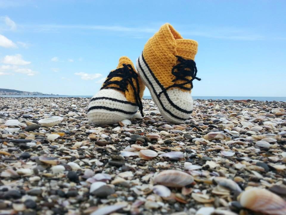 Crochet baby shoes - unique booties -baby converse -newborn gift - baby boy -baby girl - yellow - summer colors