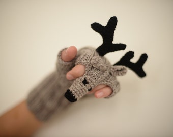 Cute Reindeer Accessories,Deer Patterned Gloves,Holiday Spirit Hand Warmers,Festive Deer-themed Mittens,Christmas Coziness Mitt,New Year Gift