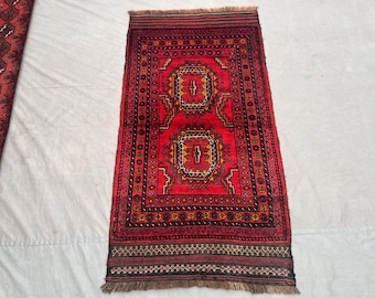 Alfombra tribal Baluchi roja de 60 x 120 cm – Alfombra afgana de lana hecha a mano – Alfombra vintage con diseño de doble medallón – Alfombra rústica bohemia para la decoración del hogar