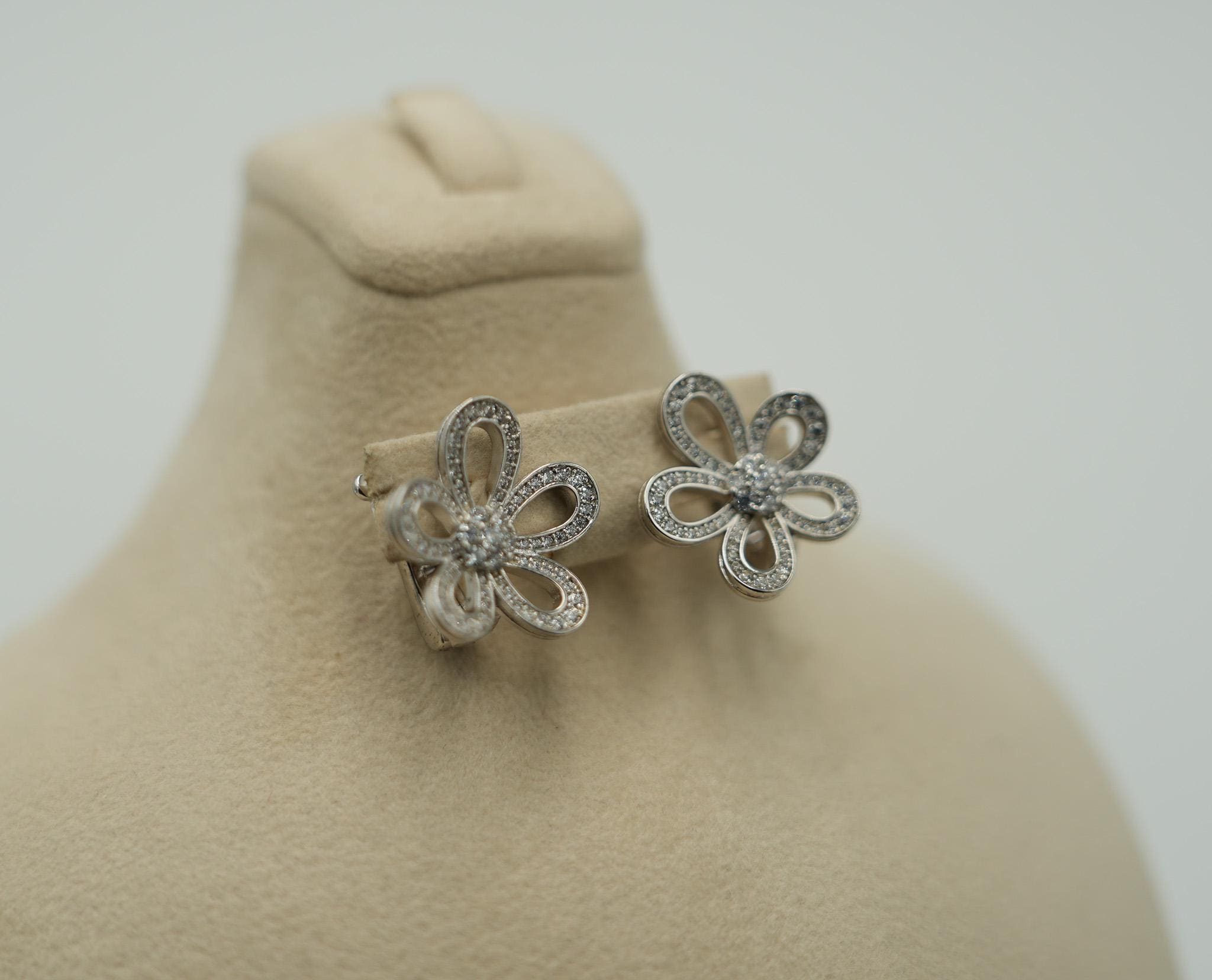 Frivole Earrings Hong Kong