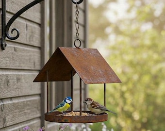 Comedero rústico de hierro para pájaros, casita para pájaros, decoración de jardín, bandeja colgante de metal vintage para semillas.