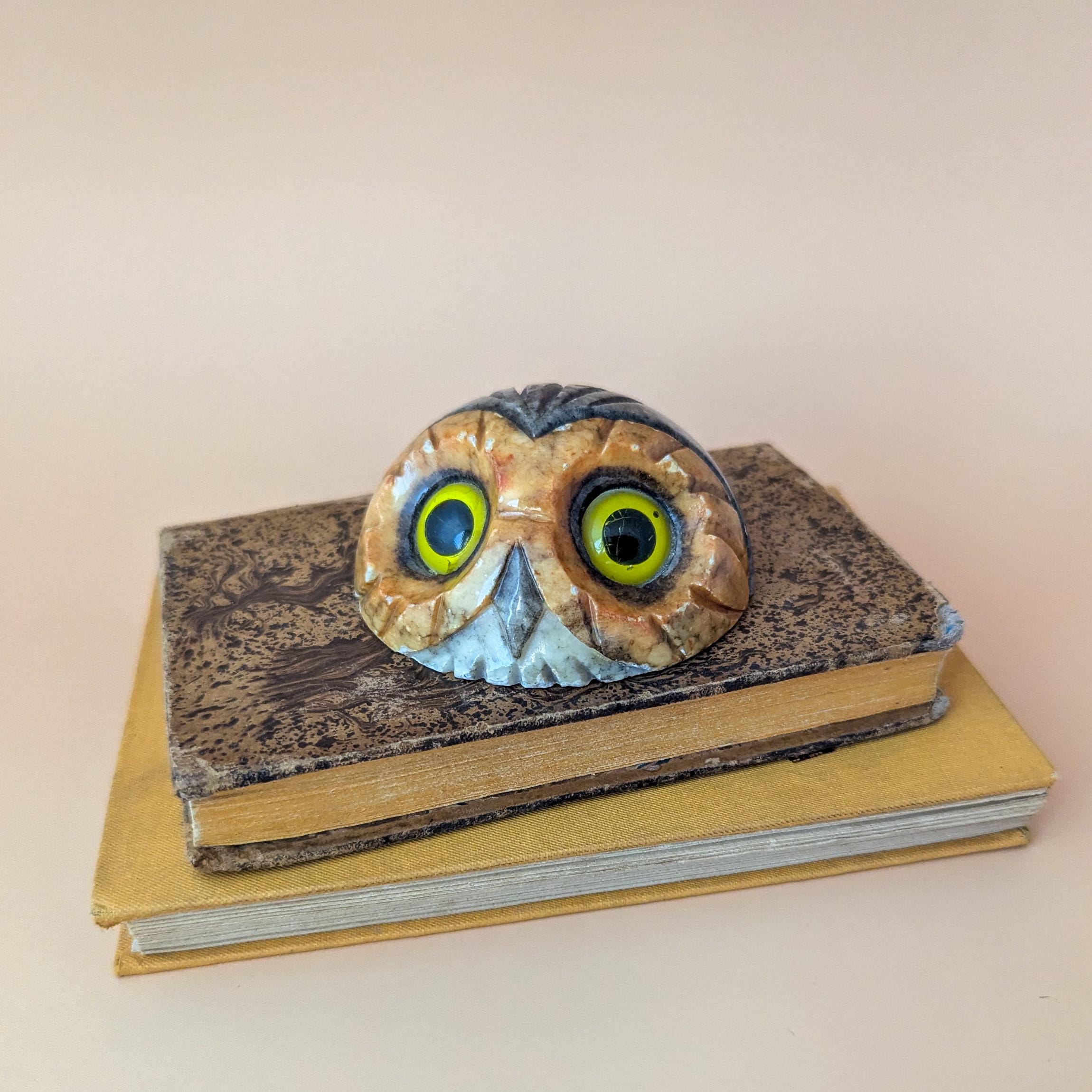 Vintage Italian Alabaster Owl Paperweight &ndash; Hand Carved Stone, 1970s Desk Decor, Whimsical Boo