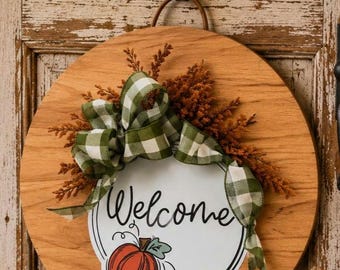 Placa de boas-vindas com abóbora para porta, estampa xadrez búfalo e decoração rústica de abóbora para varanda.