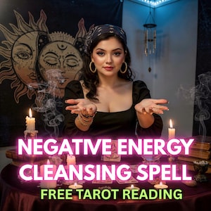 Könnte beinhalten: Eine Frau in einem schwarzen Kleid, umgeben von Kerzen und Tarotkarten. Der Text "NEGATIVE ENERGY CLEANSING SPELL" und "FREE TAROT READING" ist in leuchtendem Pink dargestellt.
