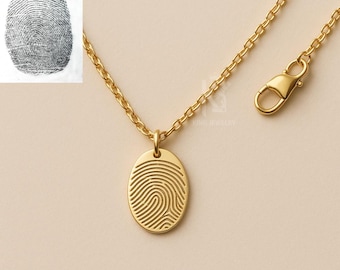 Collar de plata de ley con huella dactilar personalizada y colgante grabado a medida.