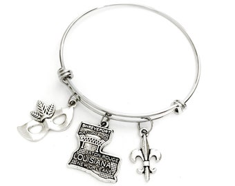 Louisiana bracelet. Includes State of Louisiana, Mardi Gras mask, and Fleur de Lis Charms. Louisiana gift. New Orleans, Mardi Gras.