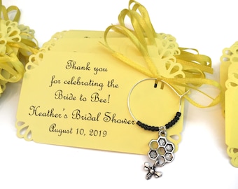 Bruid aan Bee bruids douche wijn charme gunsten: 1 Charm Set. Hommel Bee gunsten & Honey Bee themafeest decor. 1 tot 50 gunsten.
