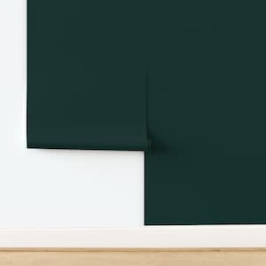 Effen kleurenbehang smaragdgroen: moderne accentmuur met zachte textuur