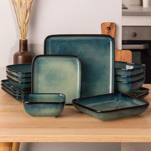 Stern 16-Piece Green Square Ceramic Dinnerware Set – Kiln Glaze for 4