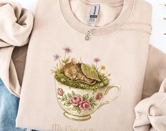 Camisa de ratón Cottagecore Comfort Colors®, sudadera con taza de té Coquette, camiseta caprichosa Fairycore, regalo de ratón adorable, amante del té vintage, top Nature