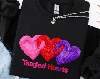 Sudadera con corazones enredados Comfort Colors®, camiseta de San Valentín, camiseta retro Love, top rosa con corazón rojo, regalo de Galentines, sudadera con capucha para novias.