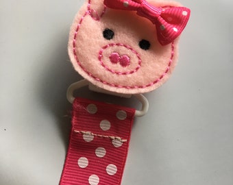 Pink pig  pacifier holder pacifier clip binky clip  pig,  baby shower  gift  paci clip pacifier  holder  farm pig girl