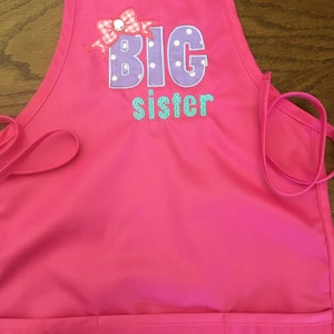 Big SiS girls apron Baby announcement apron with  three pockets personalized mom helper pink apron big sis daycare help tobake gender reveal