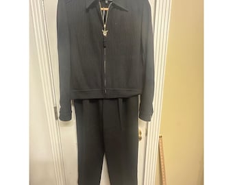 Conjunto de chaqueta y pantalón de punto de 2 piezas St John Sport Marie en gris y negro, estilo vintage, talla M.