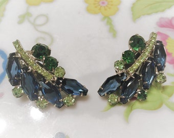 Vintage Juliana azul marino y verde esmeralda ataúd corte pedrería pendientes trepadores de orejas
