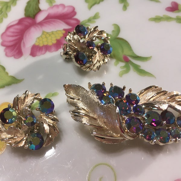 Vintage LISNER Purple Aurora Borealis Rhinestone Leaf Brooch And Earrings