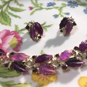 Vintage LISNER Shades Of Purple Jelly Lucite Leaves, And Rhinestones Demi Parure