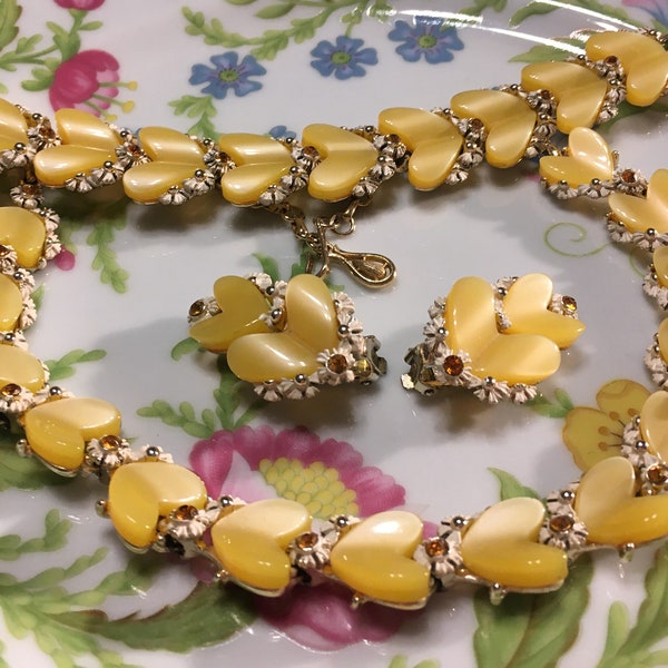 Vintage BSK Sunny Yellow Thermoset Hearts And Rhinestones Necklace Bracelet And Earrings Parure