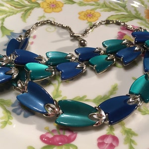 Vintage LISNER Teal And Blue Thermoset Tulips Necklace And Bracelet Demi Parure