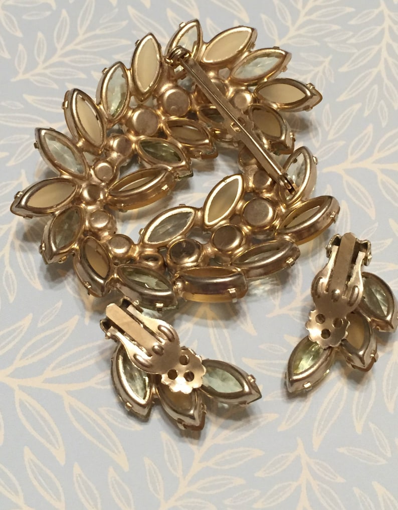 Vintage Juliana Golden Frosted Navettes And Aurora Borealis Rhinestones Wreath Brooch and Earrings