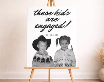¡Estos chicos están comprometidos! – Cartel con foto / Bienvenida personalizada para fiesta de compromiso (Descarga digital)