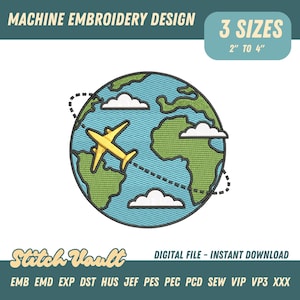 Op de afbeelding: Machine borduurontwerp met een wereldbol met continenten, wolken en een geel vliegtuig. Het ontwerp is verkrijgbaar in 3 maten, variërend van 5,08 cm tot 10,16 cm. De tekst "Stitch Vault" en "DIGITALE BESTAND - DIRECT DOWNLOADEN" zijn ook inbegrepen.