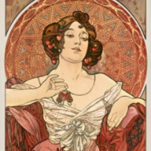 Könnte beinhalten: Eine Frau in einem weißen Kleid mit rotem Blumendesign sitzt auf einem Stuhl vor einem roten und goldenen Hintergrund mit Mustern. Sie trägt eine Halskette mit einem Anhänger und hat eine rote Blume im Haar. Das Bild ist von einem roten Rand mit goldenem Design umgeben. Der Text "Le Rubis" befindet sich am unteren Rand des Bildes.