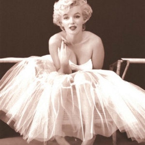 Marilyn Monroe III - Cross stitch pattern, pdf format, Delivered by email, Marilyn Monroe cross stitch, Black and white cross stitch
