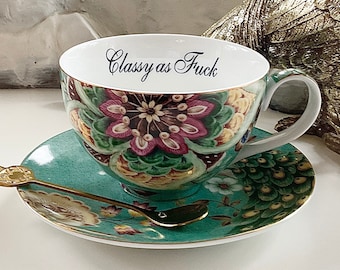 ¡Pavos reales! Juego de taza/café con leche "Elegante a más no poder" de 295 ml con plato y cuchara. Porcelana, apta para uso alimentario y duradera.