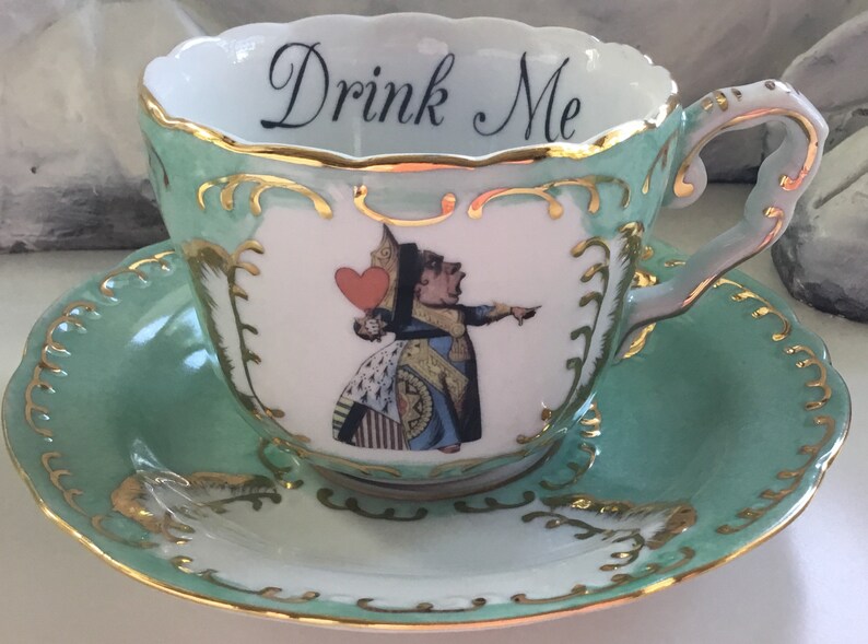 alice in wonderland teacup set