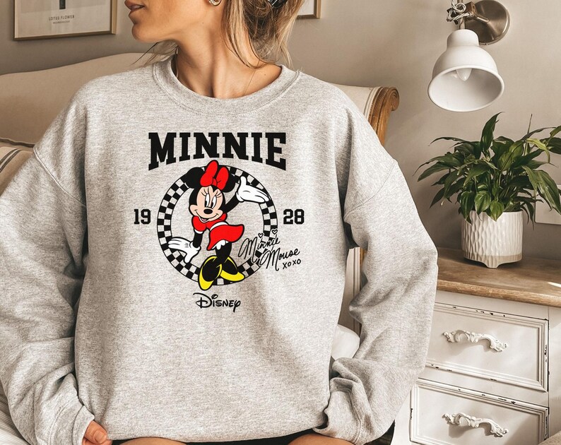 Minnie Mouse Disney Sweatshirt, Disney Character Sweater, Magic Kingdom Racing Vacation Sweat, Disney Family Trip Sweater, Minnie Sweat Bild 4