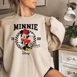 Minnie Mouse Disney Sweatshirt, Disney Character Sweater, Magic Kingdom Racing Vacation Sweat, Disney Family Trip Sweater, Minnie Sweat Bild 3