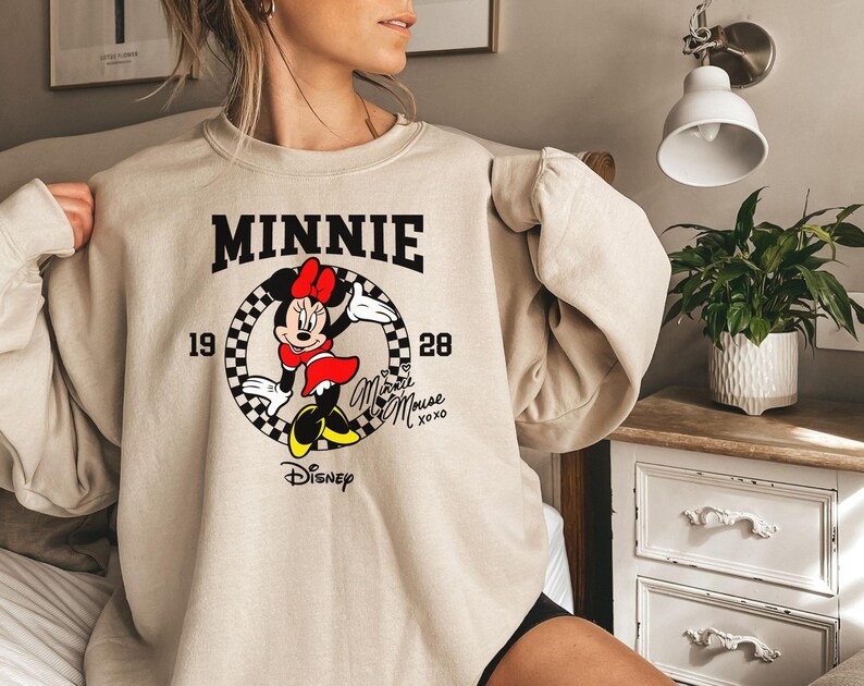 Minnie Mouse Disney Sweatshirt, Disney Character Sweater, Magic Kingdom Racing Vacation Sweat, Disney Family Trip Sweater, Minnie Sweat Bild 3