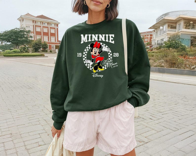 Minnie Mouse Disney Sweatshirt, Disney Character Sweater, Magic Kingdom Racing Vacation Sweat, Disney Family Trip Sweater, Minnie Sweat Bild 2