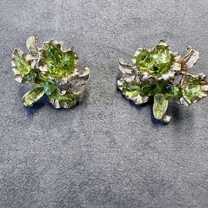 Vintage Gold-Tone Orchid Flower Clip-On Earrings w/ Jadeite-Tested Green Stone