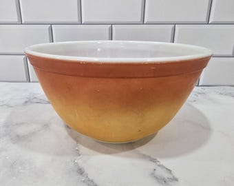 Bol para mezclar Pyrex Flameglo 402 vintage, color rojo anaranjado degradado, 1 1/2 cuartos de galón, 1974-1976.