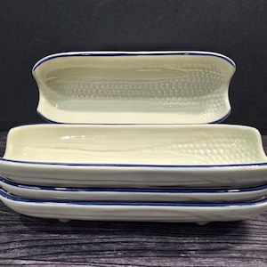 Set of 4 Vintage Pfaltzgraff Yorktowne Corn Holder Dishes USA Round Castle Stamp