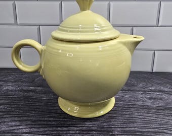 Tetera Homer Laughlin FiestaWare de 7,75 pulgadas, amarilla, posterior a 1986, fabricada en EE. UU. (vintage).