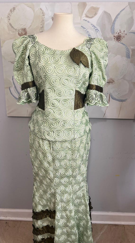Beautiful African green lace, skirt and blouse for women, party dress, church dress, casual dress. Lightly worn, like new. Medium size women Beautiful African green lace, skirt and blouse for women, party dress, church dress, casual dress. Lightly worn, like new. Medium size women