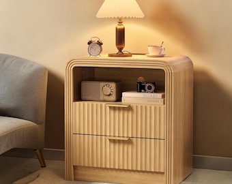 Geribbeld nachtkastje met laadstation, modern nachtkastje met 2 lades en open plank, tafel met USB-poorten en stopcontacten