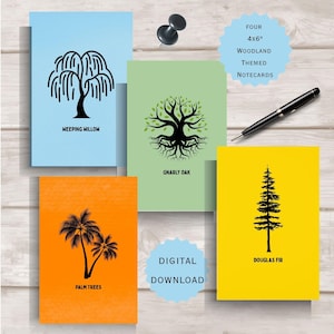 Peut inclure: Quatre cartes de notes sur le thème de la forêt de 10 x 15 cm avec des illustrations d'arbres : saule pleureur, chêne noueux, palmiers et sapin de Douglas. Les cartes sont sur des fonds bleus, verts, oranges et jaunes. Le texte "Téléchargement numérique" est également visible.