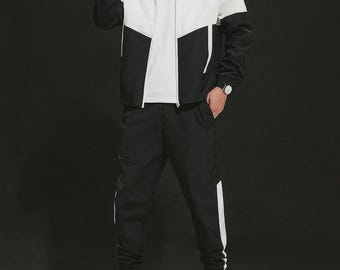 Conjunto deportivo de verano de dos piezas para hombre, estilo jogger, corte holgado, chaqueta y pantalón casuales con cremallera, ropa cómoda para estar en casa.