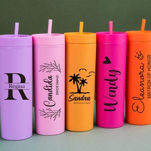 Brautjungfer Becher mit Strohhalm, Brautjungfer Geschenke, individuelle Tasse mit Namen, Bachelorette Party, Hochzeit Tassen Geschenk