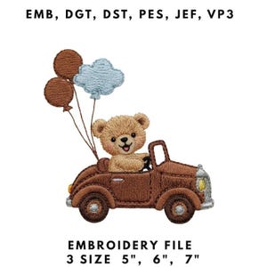 Könnte beinhalten: Stickdatei mit einem Teddybären, der ein braunes Auto fährt und braune Ballons und eine blaue Wolke hält. Der Text "EMBROIDERY FILE" und "3 SIZE 5", 6", 7"" sind ebenfalls enthalten.
